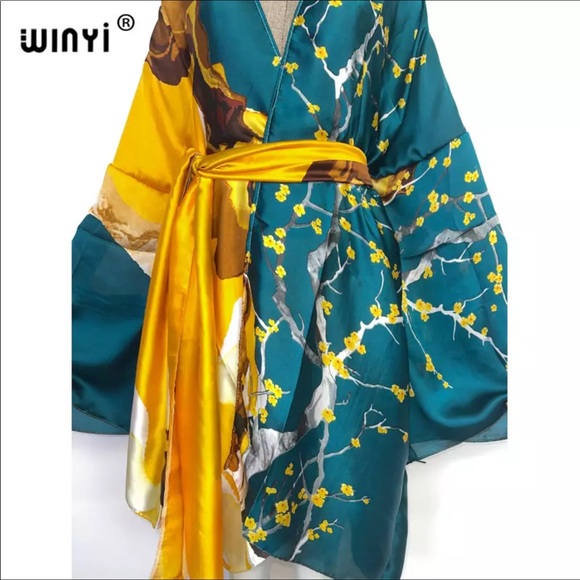 Gorgeous wrap with sash - Picture 4 of 7